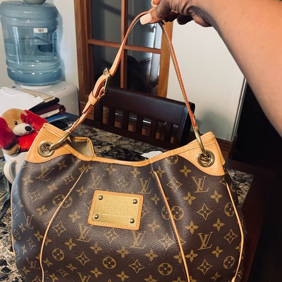 Used Authentic LV Galleria PM, classic monogram, pictures shown - Picture 11 of 16